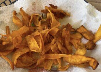 Így készül a roppanós édesburgonya chips (vegán, AIP)